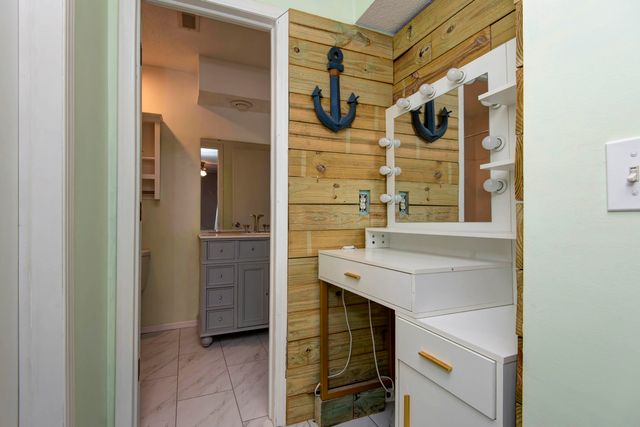 4445 S Robberson Avenue, Springfield, MO 65810