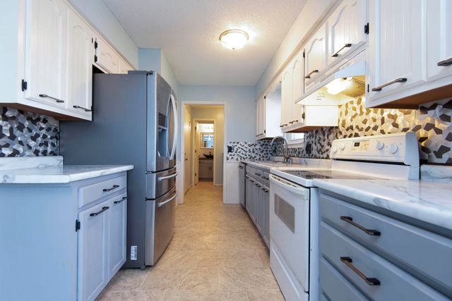 4445 S Robberson Avenue, Springfield, MO 65810