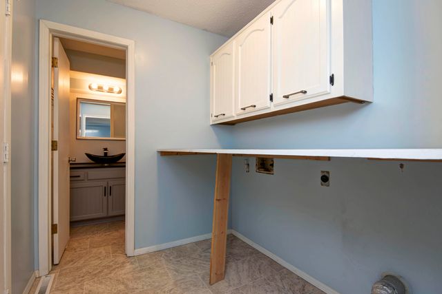 4445 S Robberson Avenue, Springfield, MO 65810