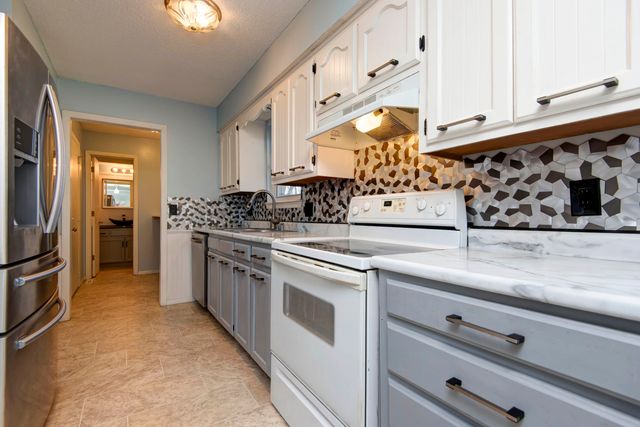 4445 S Robberson Avenue, Springfield, MO 65810