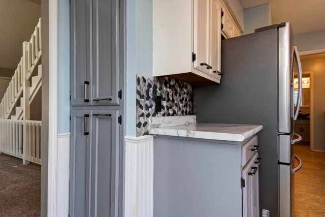 4445 S Robberson Avenue, Springfield, MO 65810