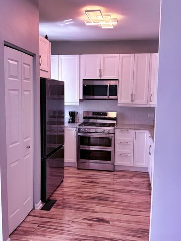 111 Enclave Circle D, Bolingbrook, IL 60440