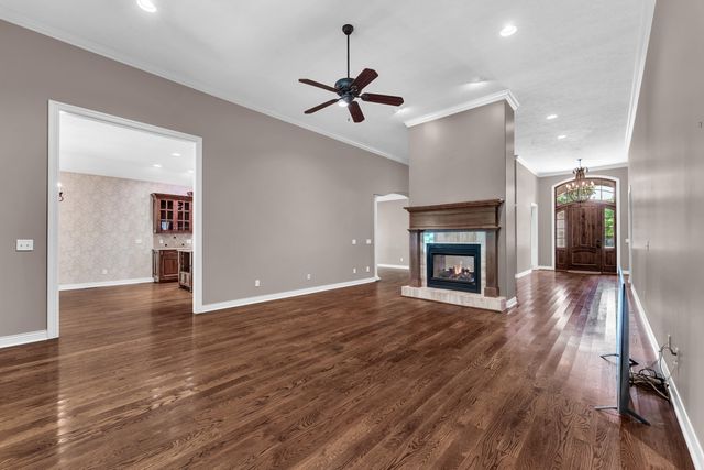3901 E Villa Way, Springfield, MO 65809