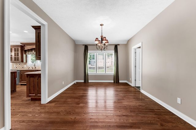 3901 E Villa Way, Springfield, MO 65809