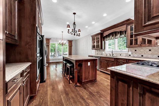 3901 E Villa Way, Springfield, MO 65809