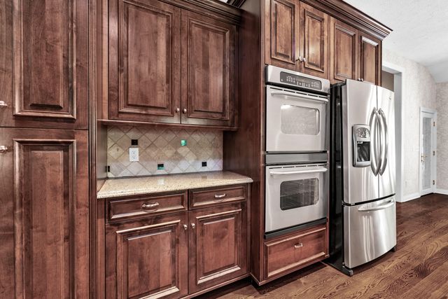 3901 E Villa Way, Springfield, MO 65809