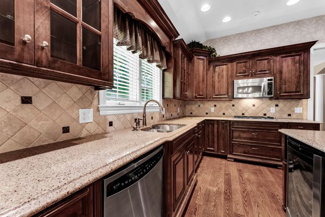 3901 E Villa Way, Springfield, MO 65809