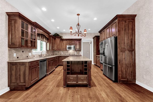 3901 E Villa Way, Springfield, MO 65809
