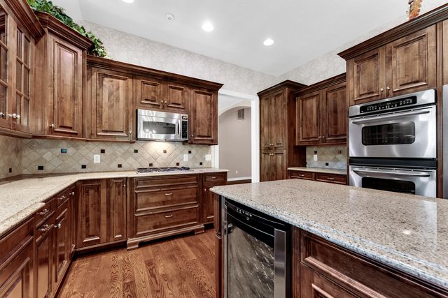 3901 E Villa Way, Springfield, MO 65809