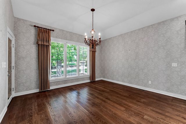 3901 E Villa Way, Springfield, MO 65809