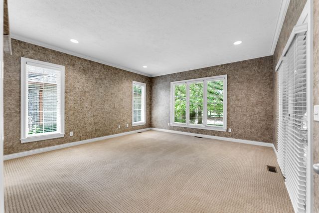 3901 E Villa Way, Springfield, MO 65809