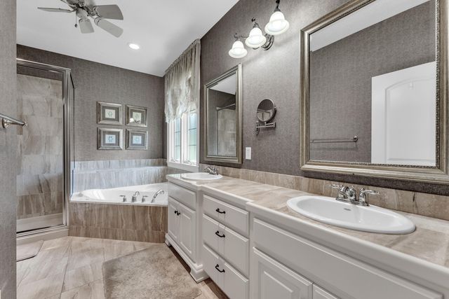 3901 E Villa Way, Springfield, MO 65809