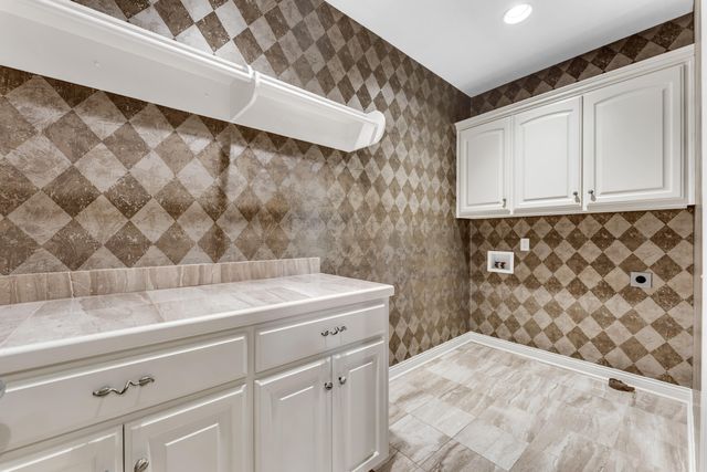 3901 E Villa Way, Springfield, MO 65809
