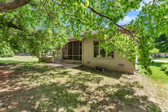 3901 E Villa Way, Springfield, MO 65809