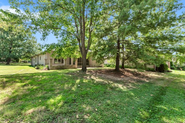 3901 E Villa Way, Springfield, MO 65809