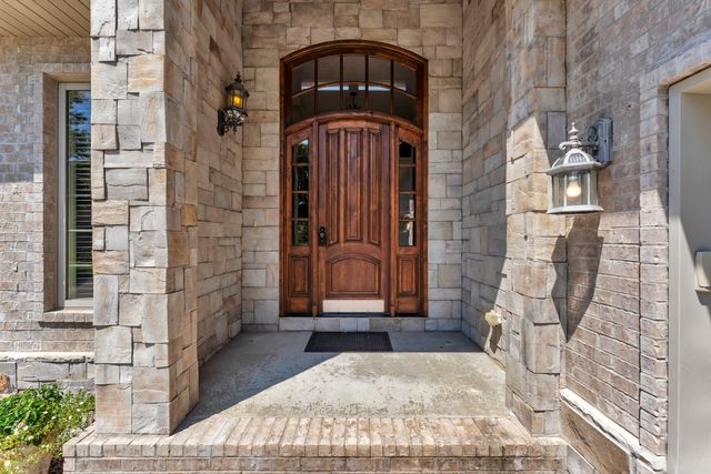 3901 E Villa Way, Springfield, MO 65809