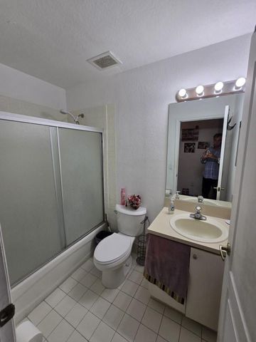 8930 W Flagler Street 221, Miami, FL 33174