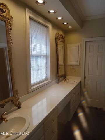 103 Park Avenue, Indianola, MS 38751