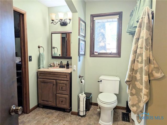 1338 N Park Lane, Wauseon, OH 43567