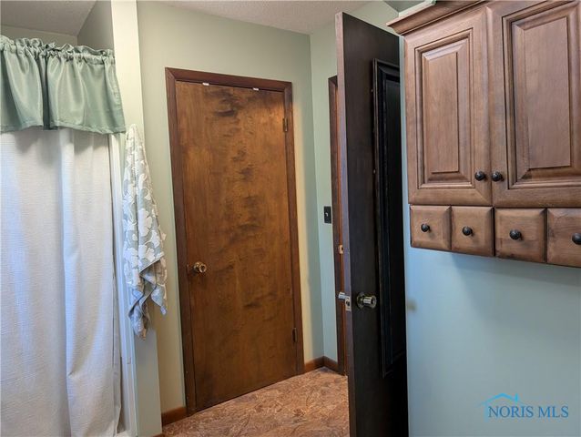 1338 N Park Lane, Wauseon, OH 43567