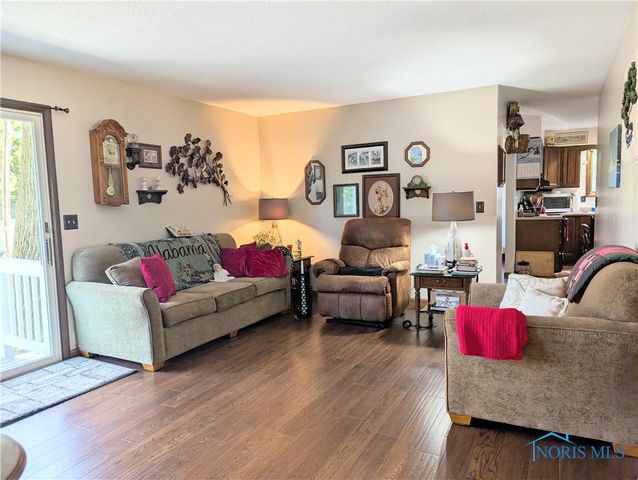 1338 N Park Lane, Wauseon, OH 43567