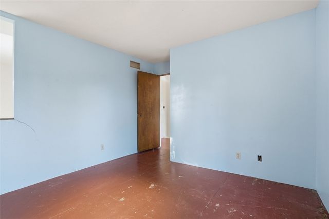 11 Valley View Cir NE, Iowa City, IA 52240