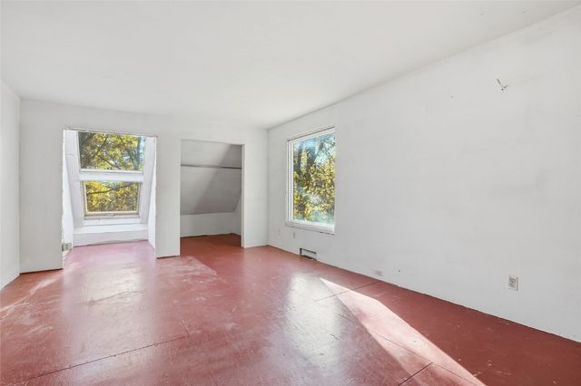 11 Valley View Cir NE, Iowa City, IA 52240