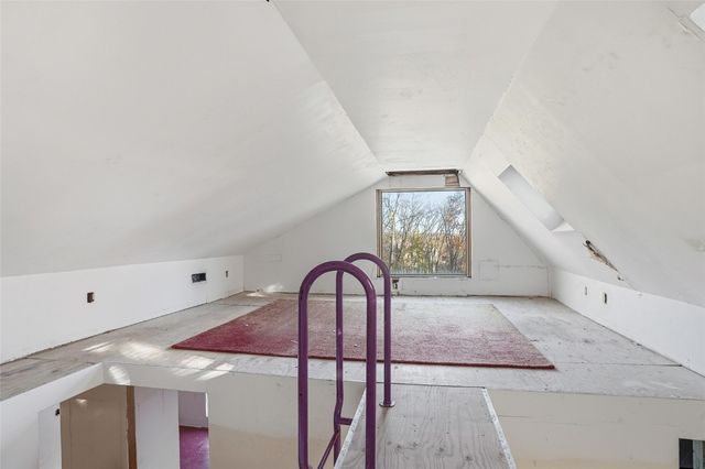 11 Valley View Cir NE, Iowa City, IA 52240