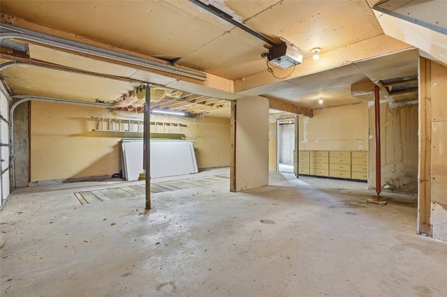 11 Valley View Cir NE, Iowa City, IA 52240