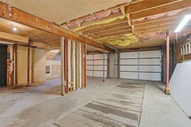 11 Valley View Cir NE, Iowa City, IA 52240