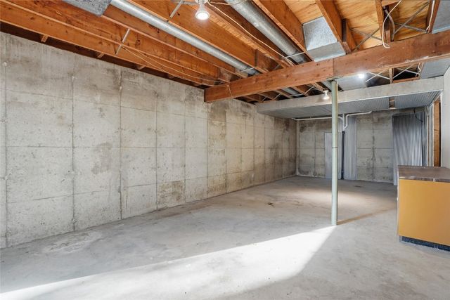 11 Valley View Cir NE, Iowa City, IA 52240