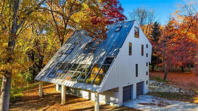 11 Valley View Cir NE, Iowa City, IA 52240