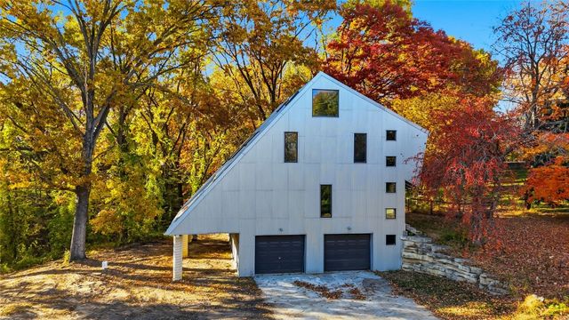 11 Valley View Cir NE, Iowa City, IA 52240