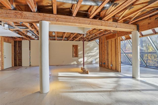 11 Valley View Cir NE, Iowa City, IA 52240