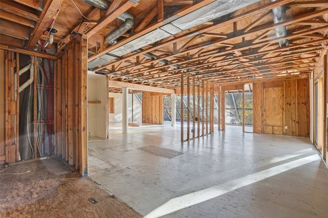 11 Valley View Cir NE, Iowa City, IA 52240