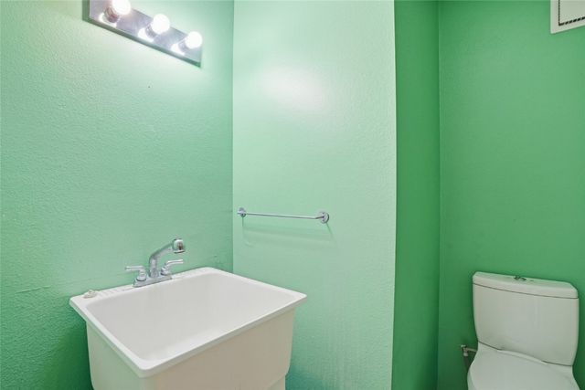 11 Valley View Cir NE, Iowa City, IA 52240