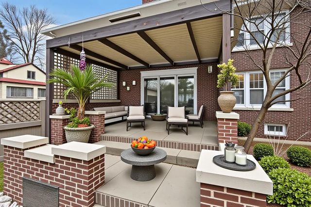 303 W Michigan Avenue, Urbana, IL 61801