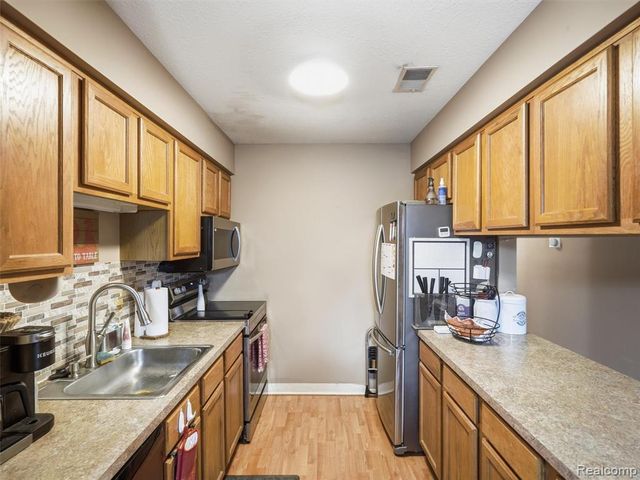 45849 Wildrye Court 4, Van Buren Twp, MI 48111