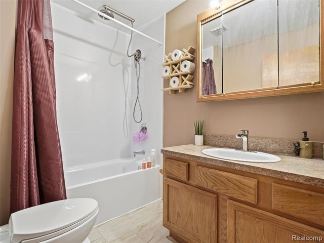 45849 Wildrye Court 4, Van Buren Twp, MI 48111