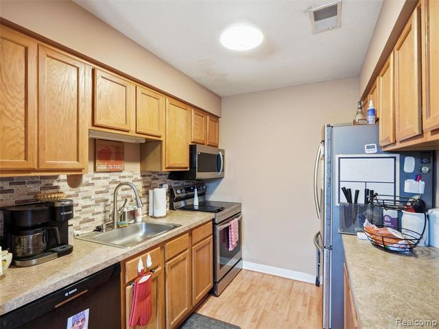 45849 Wildrye Court 4, Van Buren Twp, MI 48111