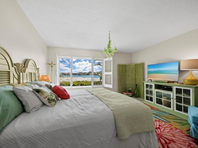 100 SANDS POINT ROAD 108, Longboat Key, FL 34228