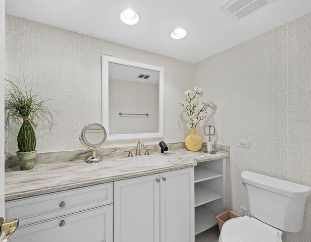 100 SANDS POINT ROAD 108, Longboat Key, FL 34228