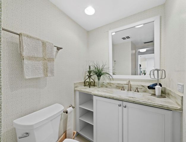 100 SANDS POINT ROAD 108, Longboat Key, FL 34228