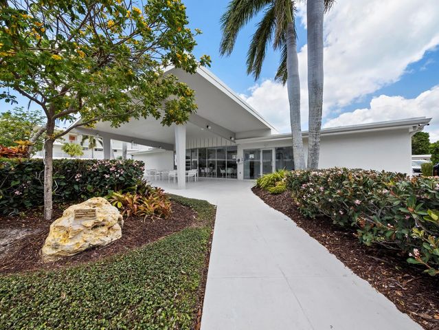 100 SANDS POINT ROAD 108, Longboat Key, FL 34228