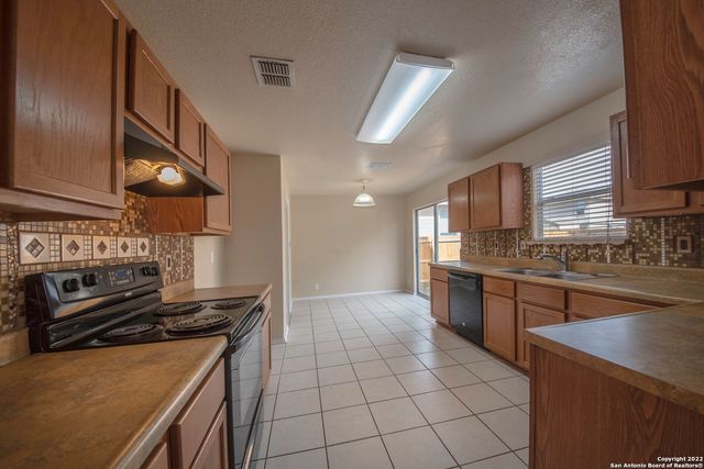 518 REBA, Converse, TX 78109