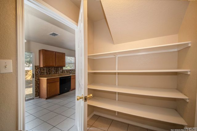 518 REBA, Converse, TX 78109