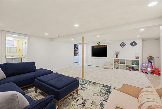 23 Kosciusko St, Peabody, MA 01960