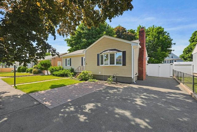 23 Kosciusko St, Peabody, MA 01960