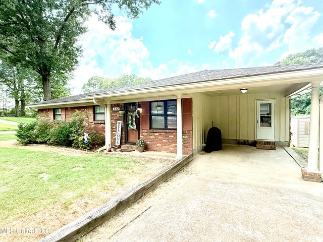 722 Cherokee Lane, Grenada, MS 38901