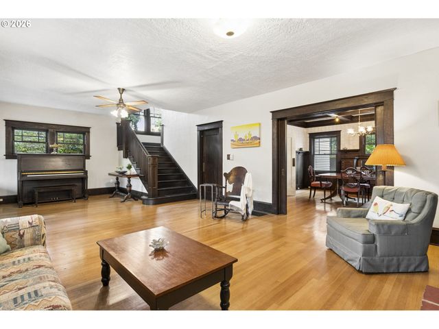 4723 Se TAYLOR St, Portland, OR 97215